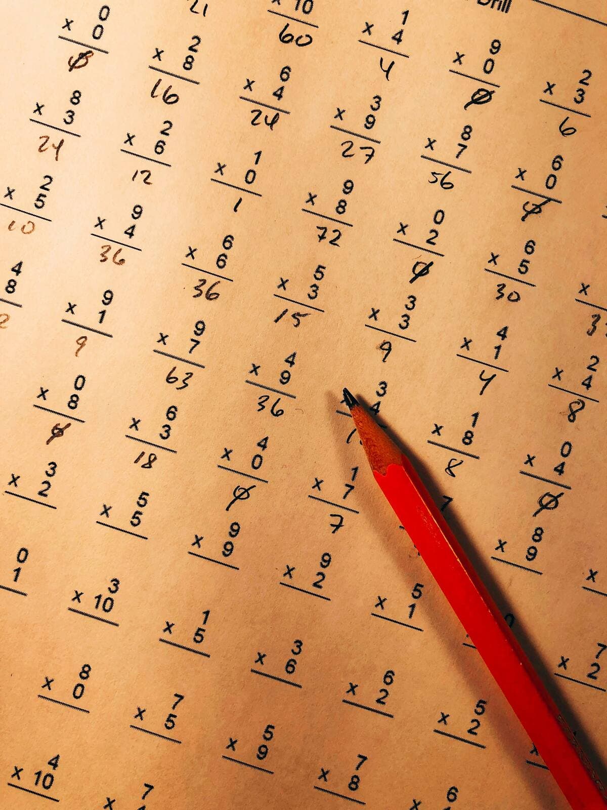 Cómo usar fichas de matemáticas con niños pequeños